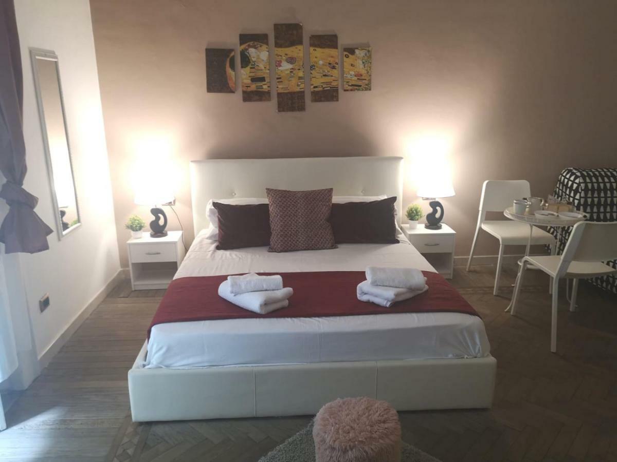 Domus Luigi Leone II Bed & Breakfast Napoli Ngoại thất bức ảnh