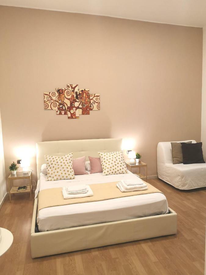 Domus Luigi Leone II Bed & Breakfast Napoli Ngoại thất bức ảnh