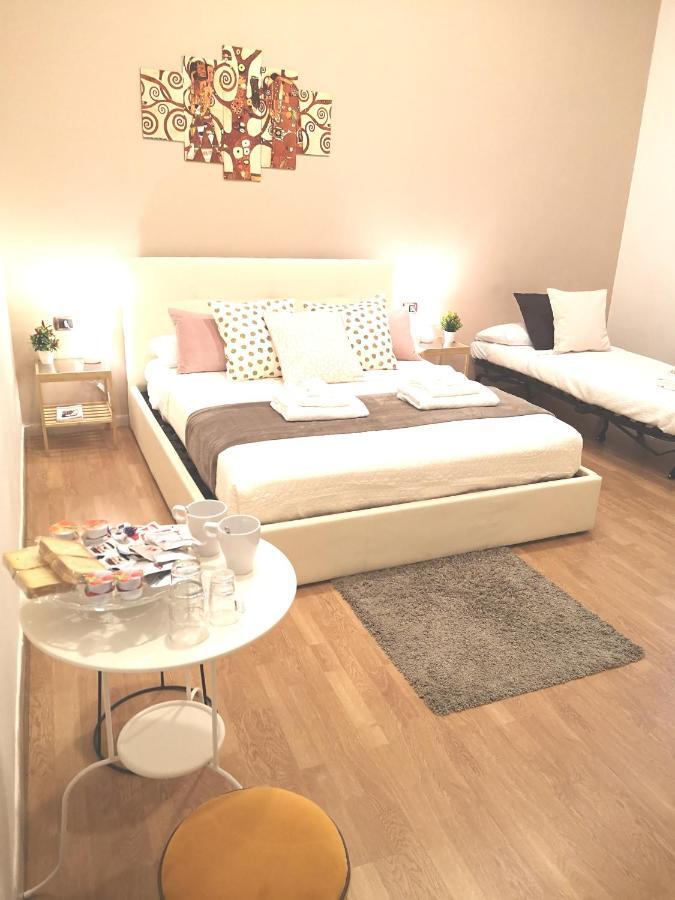 Domus Luigi Leone II Bed & Breakfast Napoli Ngoại thất bức ảnh